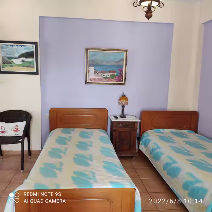 Δωμάτιο με δύο μονά κρεβάτια