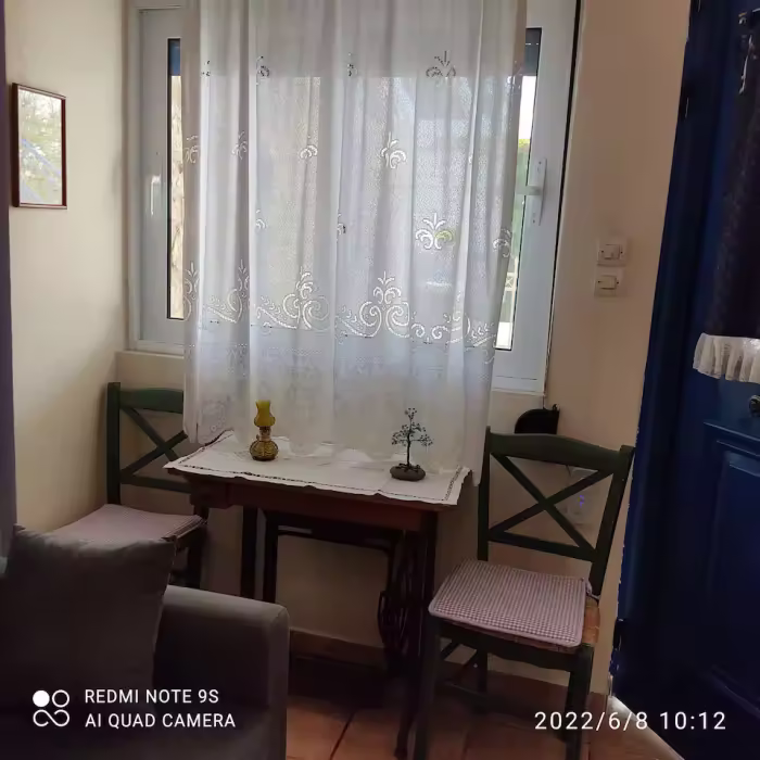 Δωμάτιο με τραπεζάκι