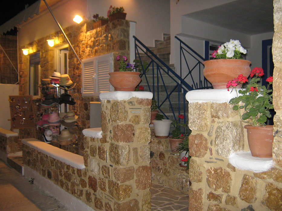 Φωτεινή Στούντιος τη νύχτα