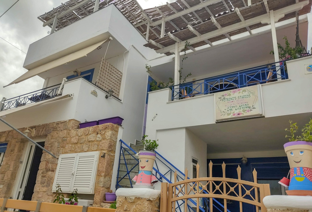 Φωτεινή Στούντιος πρόσοψη