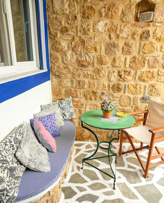 Φωτεινή Στούντιος αυλή